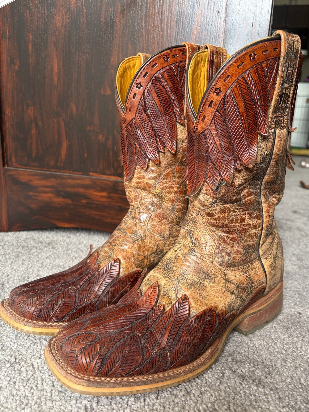 *RARE* Tin Haul Birds of a Feather Western Leather Boots w/ Feather Embossing